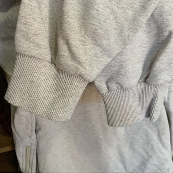 Varley Mock Neck Oatmeal Sweatshirt Zipper Sides Quiet Luxury Women' Size Medium - Picture 2 of 6